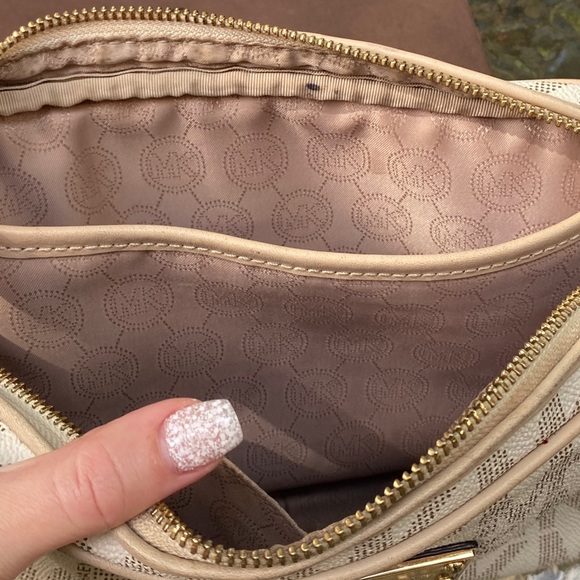 Michael Kors White Fulton Logo Crossbody Purse - Picture 5 of 16